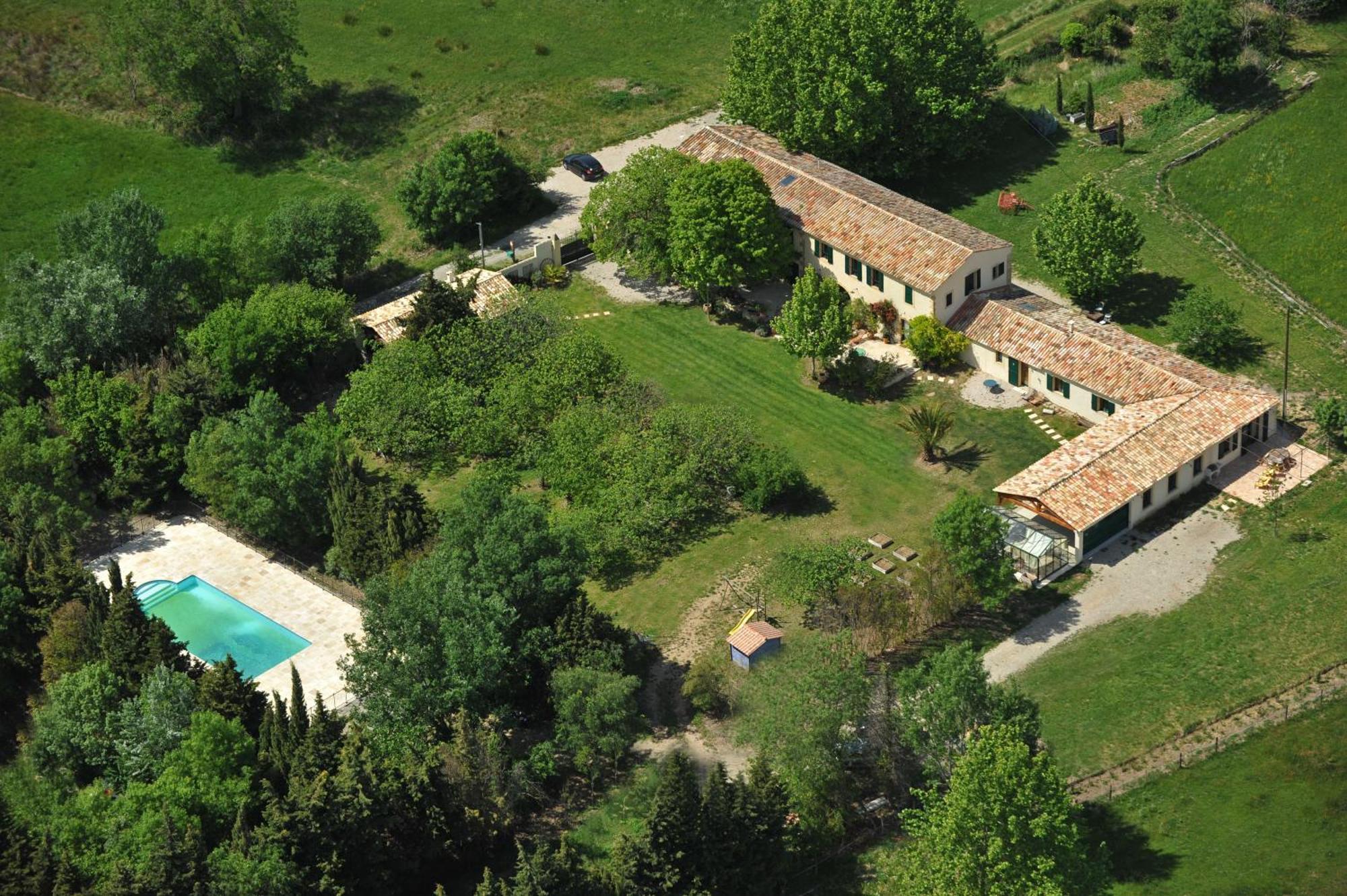 Chambres D'Hotes Domaine Des Machottes Grans Exteriör bild