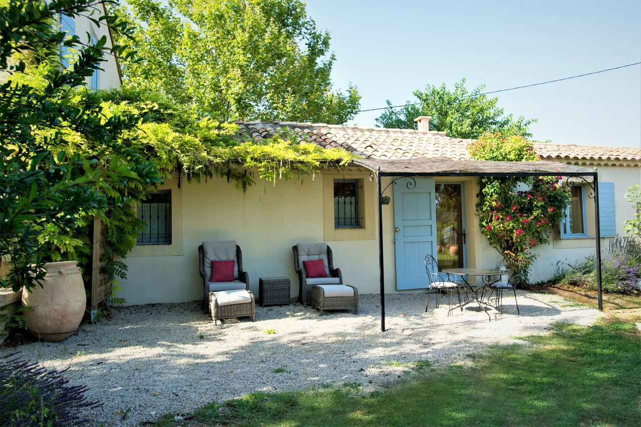 Chambres D'Hotes Domaine Des Machottes Grans Exteriör bild