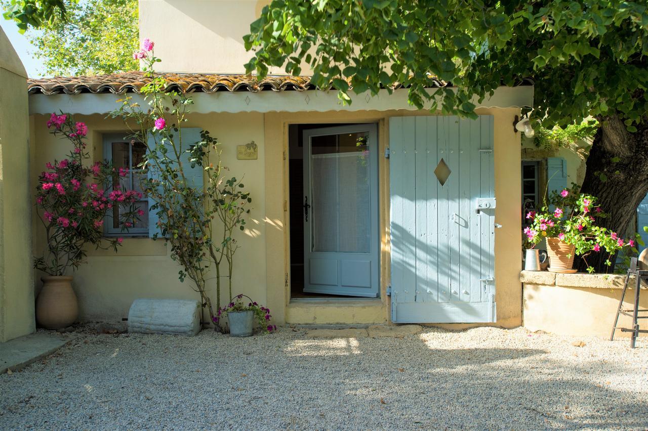 Chambres D'Hotes Domaine Des Machottes Grans Exteriör bild