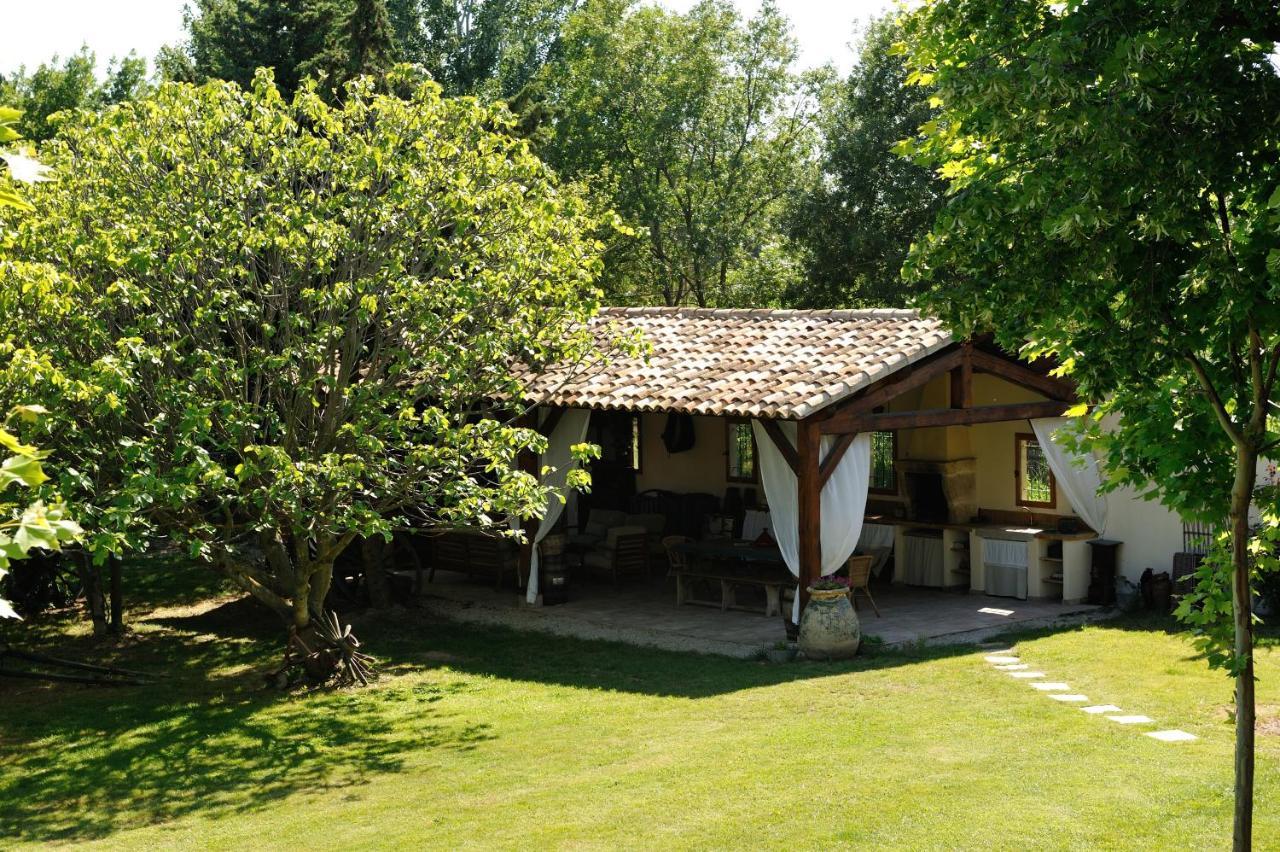Chambres D'Hotes Domaine Des Machottes Grans Exteriör bild